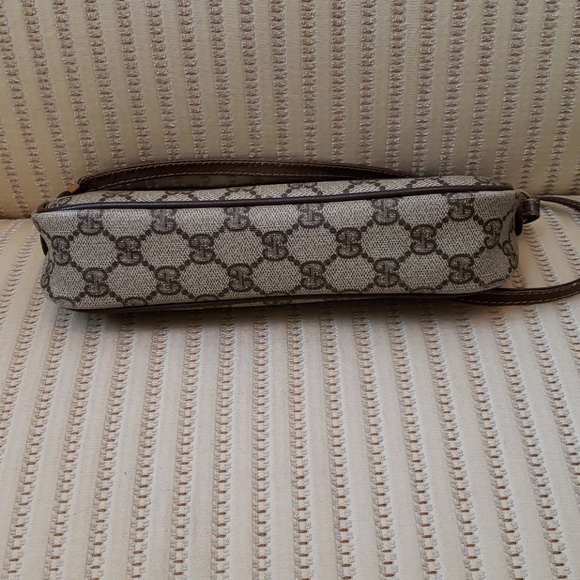Gucci GG Supreme Logo Crossbody Bag - Picture 3 of 11